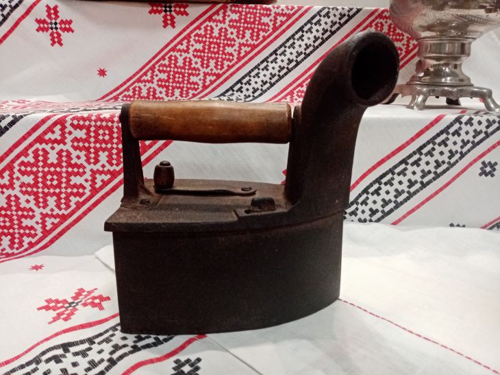 How to remove an iron stain from clothes: 5 methods that have never let anyone down Iron