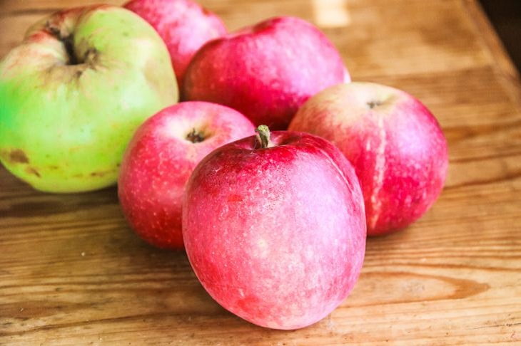 Apples won't survive such a neighborhood: next to this fruit, the fruits will rot instantly Apples