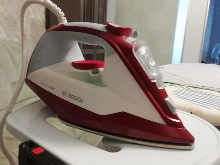 How to get rid of stains left by an iron: experienced housewives named 3 methods iron