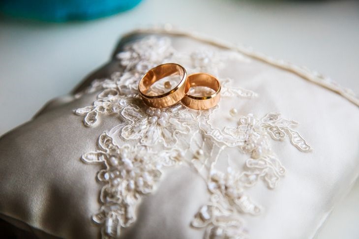 Gold, like from a display case: always shiny and clean. Here's how to clean everything with a simple product Rings, gold