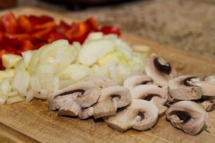 How to Stop a Cutting Board from Absorbing Odors: A Simple Trick Cutting board