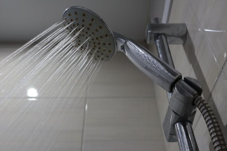 How to Clean a Shower Head from Limescale and Stone: A Simple Trick Shower