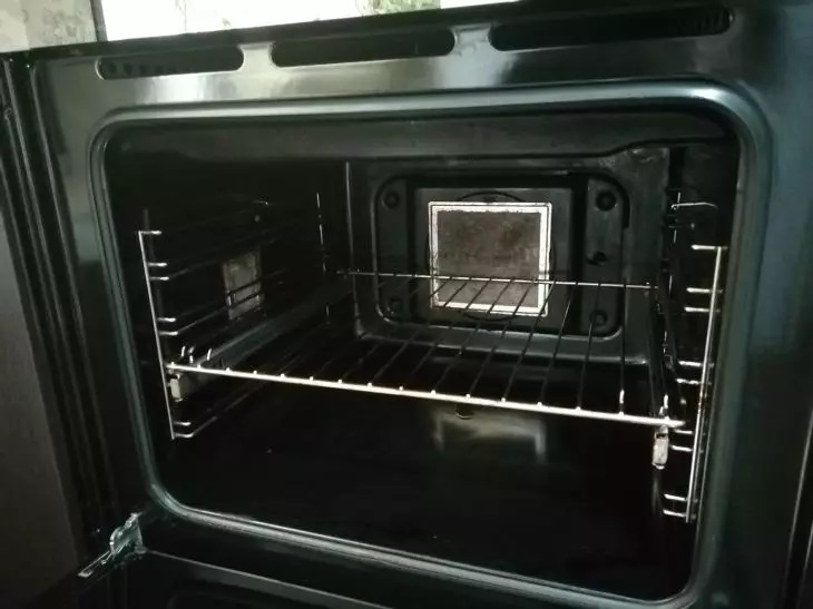 Clean a greasy baking sheet without detergent using these easy methods Oven