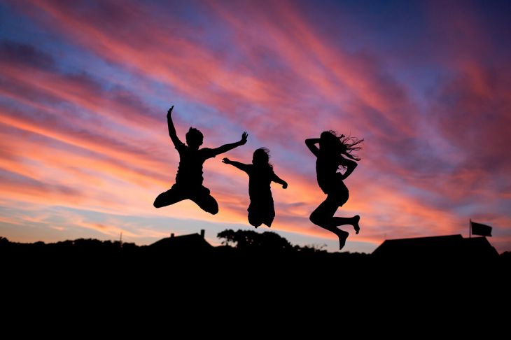 Psychologist Anna Ryazanova told how to win friends people sunset