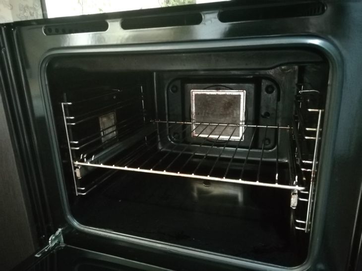 No need to scrub: this product will “sweep” dirt off the oven grate Oven