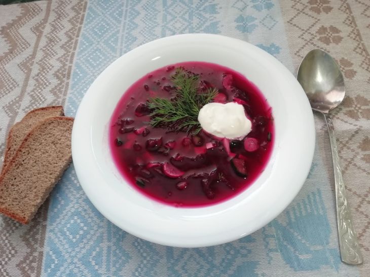 Quels 3 produits faut-il ajouter lors de la préparation du bortsch pour rendre la soupe incroyablement aromatique et savoureuse ? bortsch