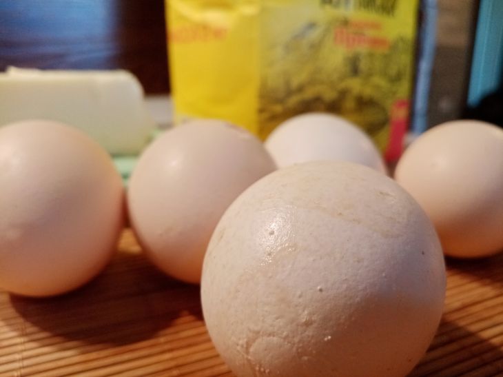 Woraus man den Zuckerguss für den Osterkuchen macht: dicht, reißt nicht und bröckelt nicht Eier