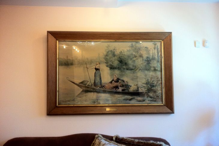 Anything But a Carpet: 4 Tips for Decorating an Empty Wall in a Room Painting