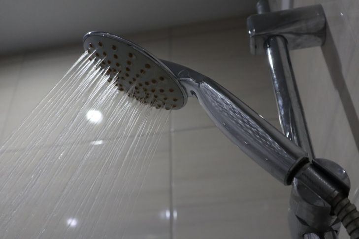 How to Clean a Shower Head from Limescale: A Cheap Method shower