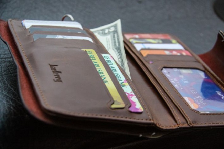 Not Just Photos: 4 Things You Shouldn't Keep in Your Wallet Wallet