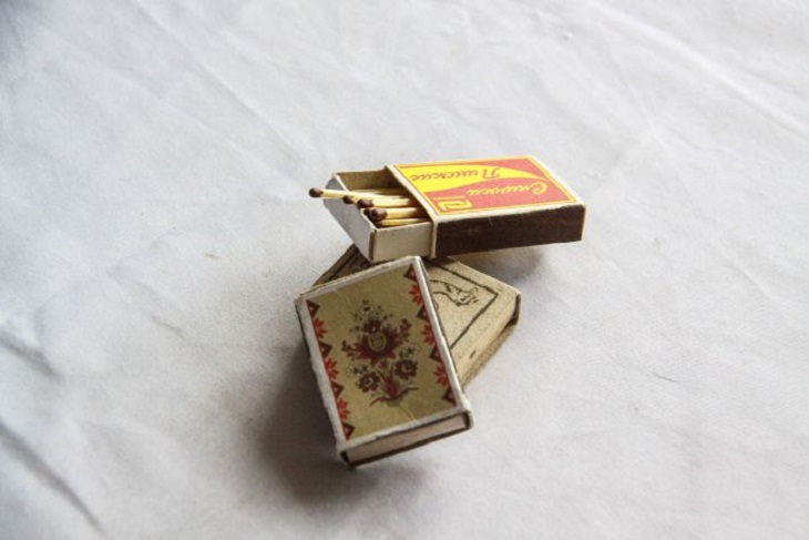 How to clean carbon deposits from an iron in a couple of minutes using a matchbox: a simple trick Matches