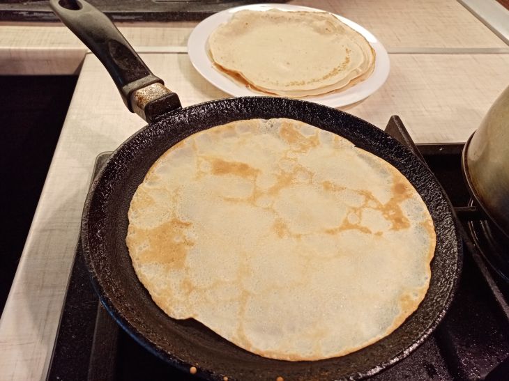 Comment cuisiner des crêpes sans lait ? Remplacez-le par un ingrédient et les crêpes deviendront tendres Crêpes