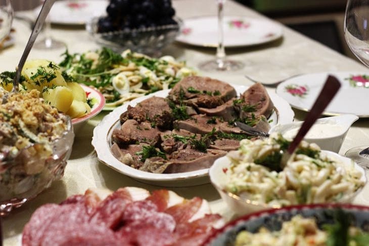 Warum es gut ist, nach sechs Uhr abends zu essen: Die Antwort eines Ernährungsberaters Gerichte