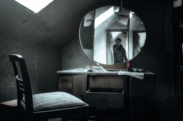 What interior mistakes attract misfortune: check your home before it's too late Mirror Room