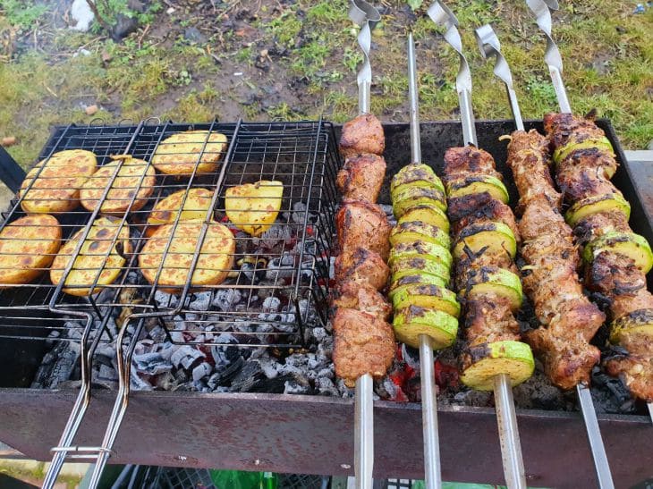 Pourquoi beaucoup de gens ne mangent jamais de délicieux kebabs ? Le secret s'est avéré simple Brochettes