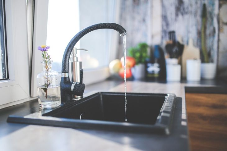 Hopelessly outdated: 5 anti-examples in kitchen design Kitchen Faucet