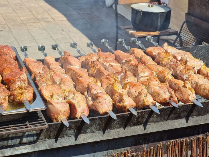 3 erreurs à cause desquelles le kebab ne s'avère pas doux, juteux et savoureux : une note pour les gourmets barbecue