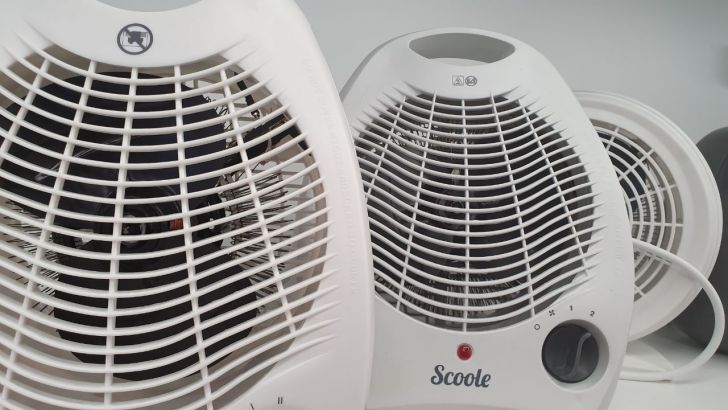 So kühlen Sie einen Raum ohne Klimaanlage: Tipps für den Sommer Lüfter