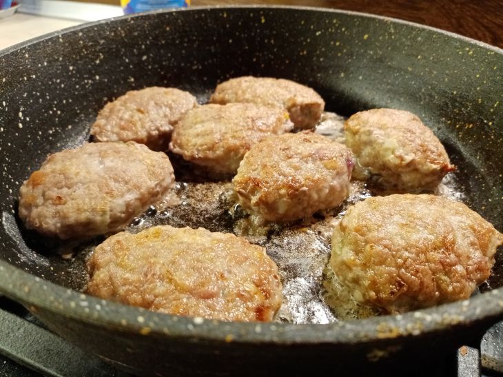 Warum schmoren kluge Hausfrauen Schnitzel mit Butter: Was ist ihr Geheimnis? Schnitzel