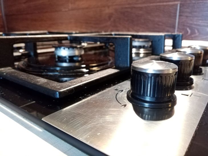 A simple way to clean a stove from years of grease: the product costs pennies Kitchen Stove