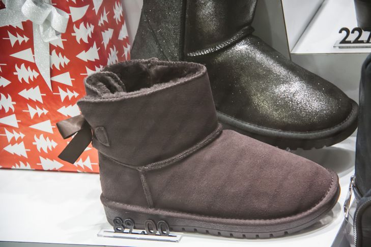 What to put in shoes to get rid of unpleasant odor: experienced housewives named the best options shoes