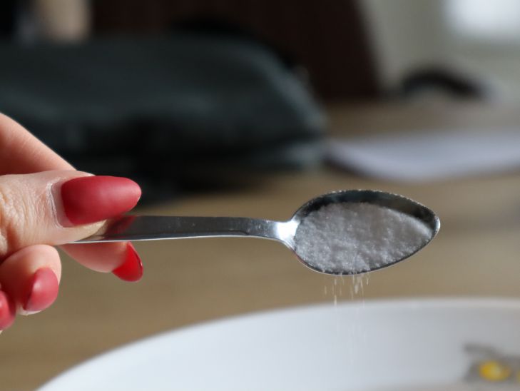 Why Some Housewives Pour Laundry Detergent Down the Toilet: A Useful Trick powder