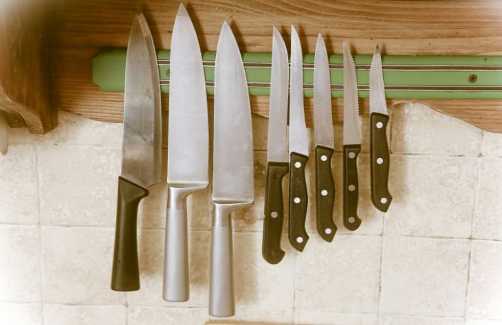 Is it possible to accept knives as a gift: not every housewife knows the correct answer knives