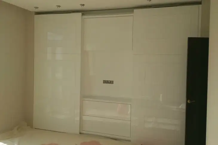 Comment entretenir des meubles blancs brillants : 3 règles de base qui aideront à dissimuler les rayures et les éclats Meubles