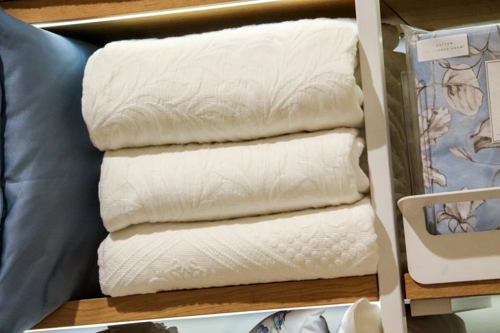 How to get rid of stains on towels: experienced housewives shared their secrets towels