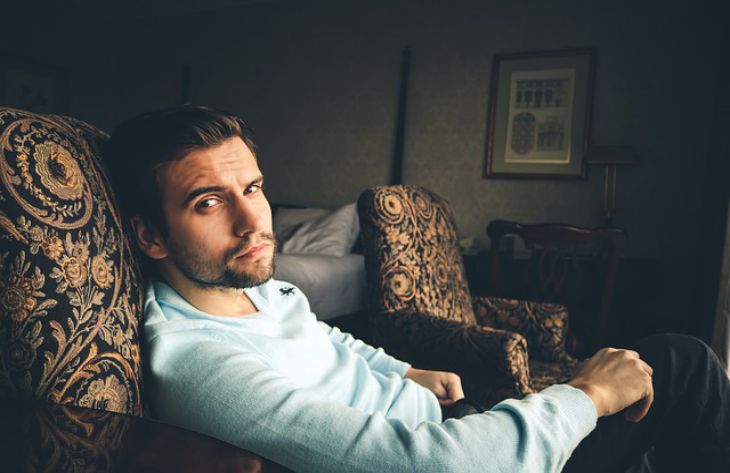 Ces personnes trompent même les mannequins : les psychologues ont nommé 3 signes d'un homme qui devraient être évités homme