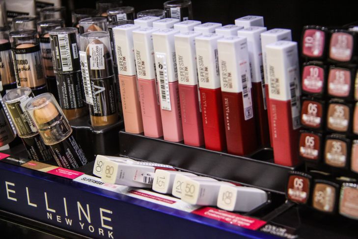How to remove makeup stains: experienced housewives reveal secrets cosmetics