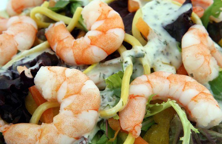 Comment bien cuire les crevettes pour la salade : des subtilités que les ménagères oublient souvent crevette