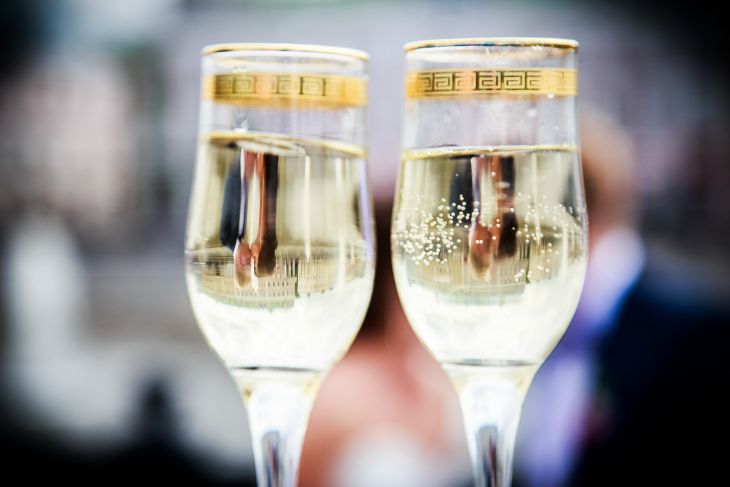 Cómo hacer cócteles con champán sencillos y deliciosos: tendrás con qué sorprender a tus invitados durante el banquete champán