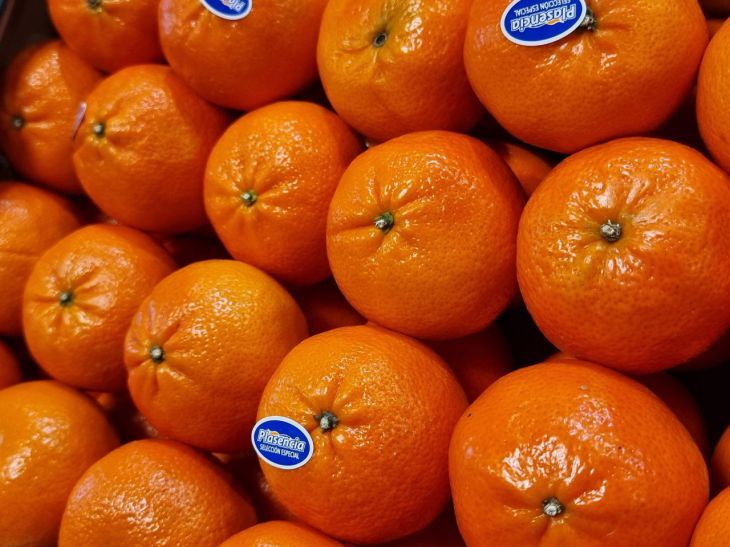 How to choose the right orange: a quality fruit smells good orange
