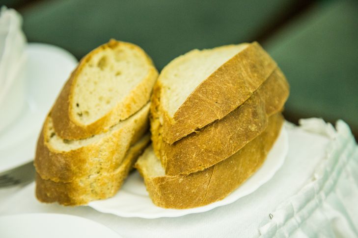Nutritionists urge to give up fresh bread: too high acidity bread