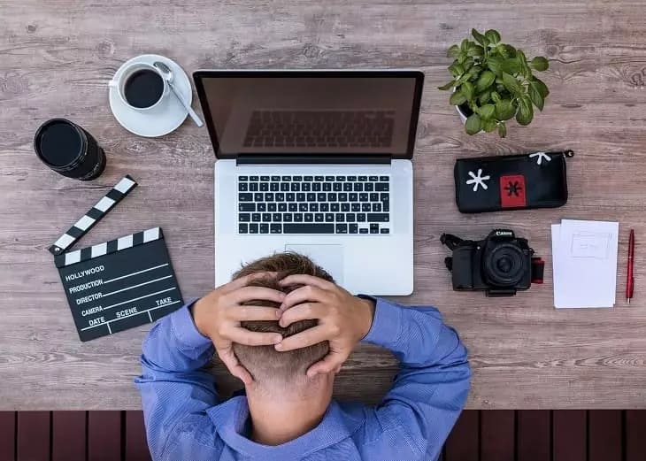 Unbalanced diet and late dinner: nutritionist lists causes of chronic fatigue Man
