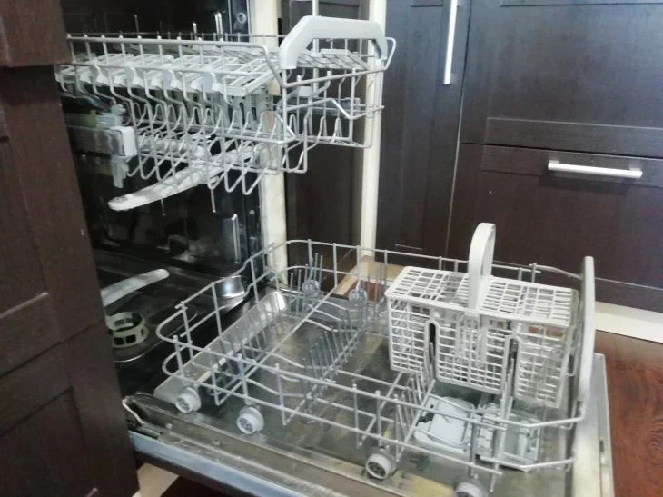 How to Wash Ceramic Dishes: By Hand or in a Dishwasher Dishwasher