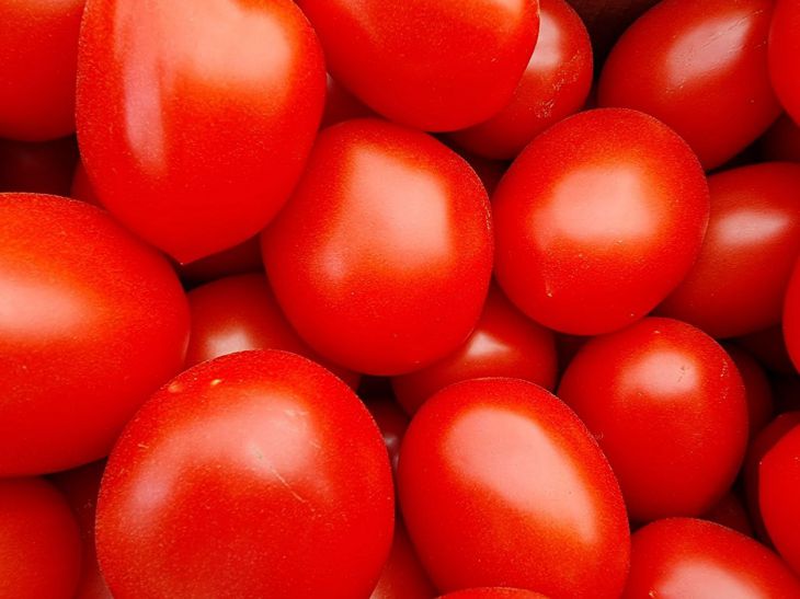 How to choose tomato juice correctly: only glass, plastic or cardboard containers tomatoes