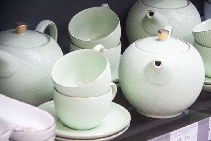 To avoid trouble: what kind of dishes should you not drink tea from? A vessel