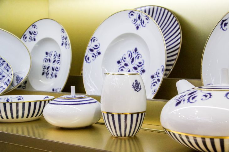 How to Use Plates as Interior Decoration: Designer Tips Plates
