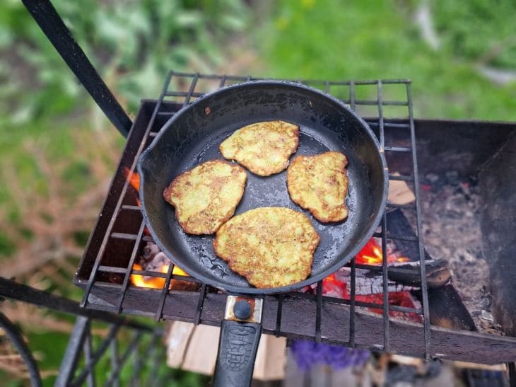 Por qué la comida se pega a una sartén de hierro fundido: un truco que solucionará el problema Sartén