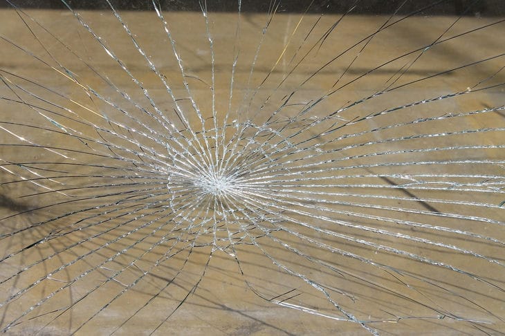 How to quickly and efficiently collect shards: not a single piece of glass will remain Broken glass