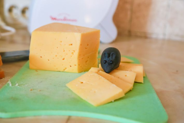 So halten Sie Käse frisch: Verwenden Sie keine Frischhaltefolie Käse