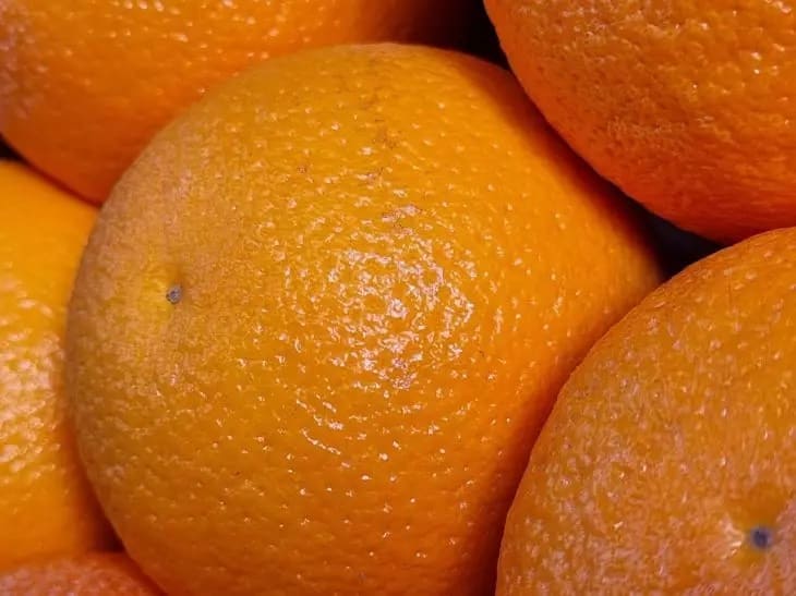 Ernährungswissenschaftler haben Lebensmittel aufgelistet, die helfen, Müdigkeit loszuwerden Orangen