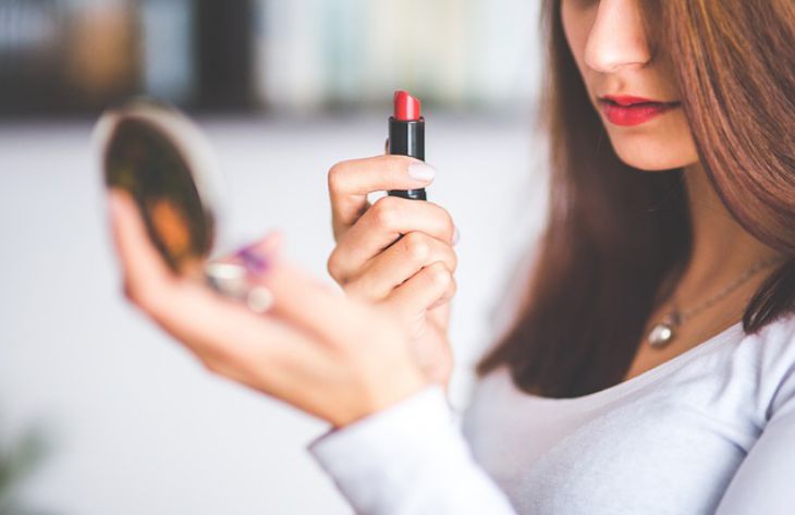Why Some People Think They Are More Beautiful Than They Really Are: Experts Name 3 Reasons young woman