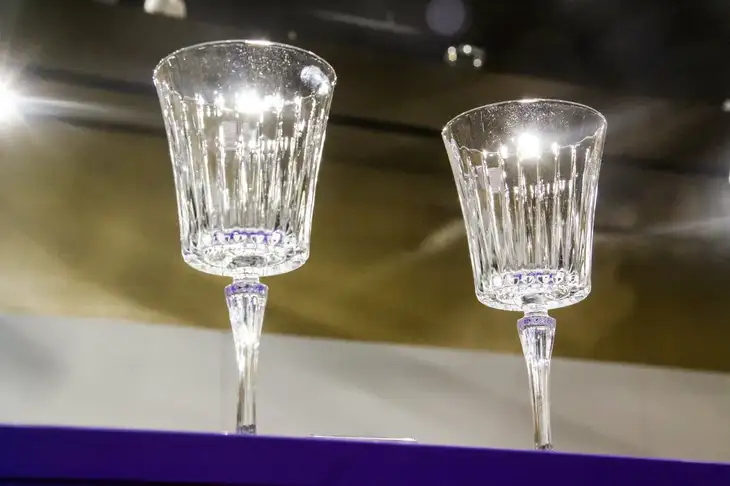How to clean antique crystal from yellowing: our grandmothers used potatoes – and had no problems Glasses