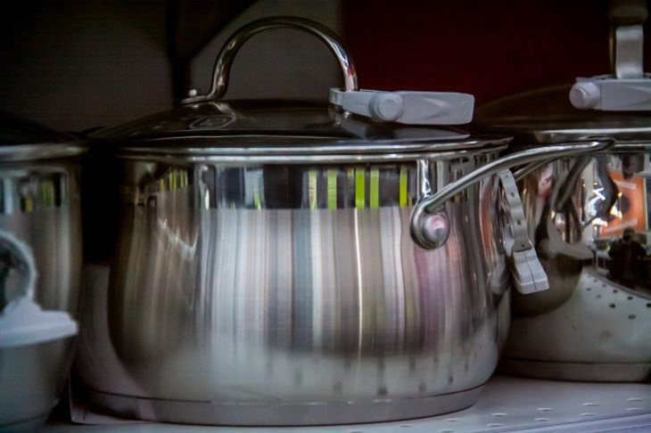 How to Make Pans Clean and Shiny with Apples: A Clever Trick Pot