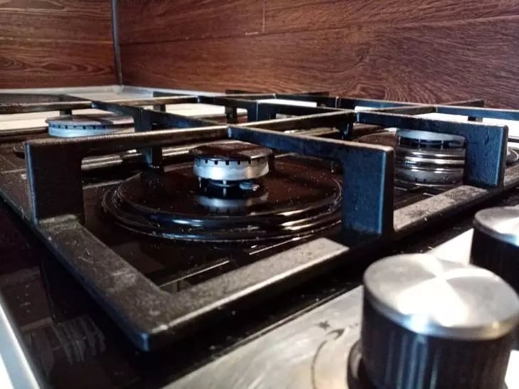 How to clean gas stove burners to a shine: you only need 3 cheap ingredients - home method Plate