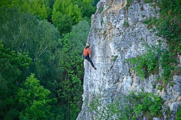 What sport is considered the most dangerous for injuries: you will be surprised, but it is definitely not boxing Rock climber
