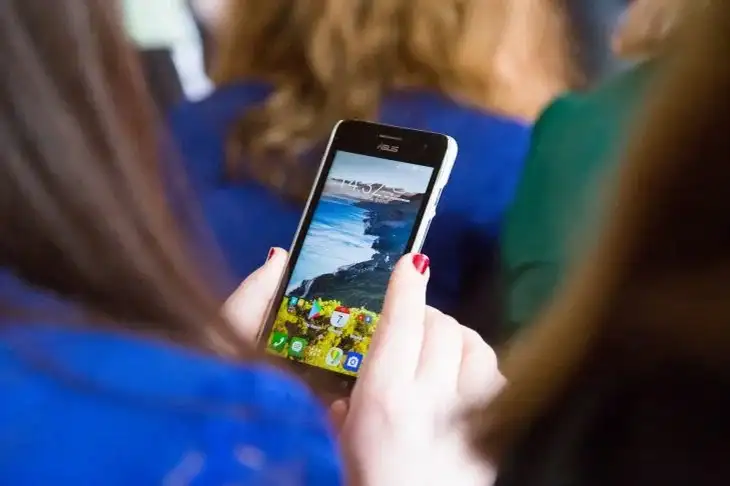 Comment se débarrasser des téléphones ennuyeux lorsque vous rencontrez des amis : invitez tout le monde à jouer à un jeu passionnant Téléphone